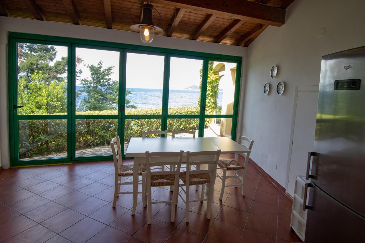 Villa Le Sprizze A Bordo Del Mare - Goelba Marciana Marina  Eksteriør billede